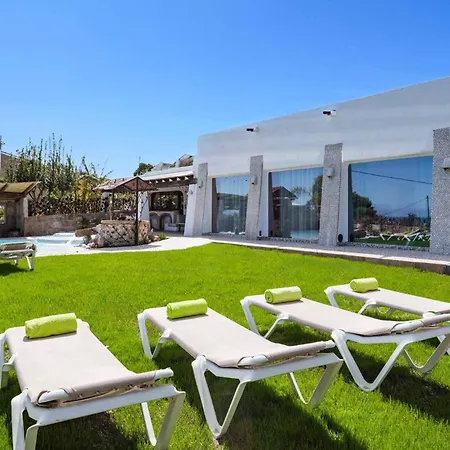 Villa Goldensol By *